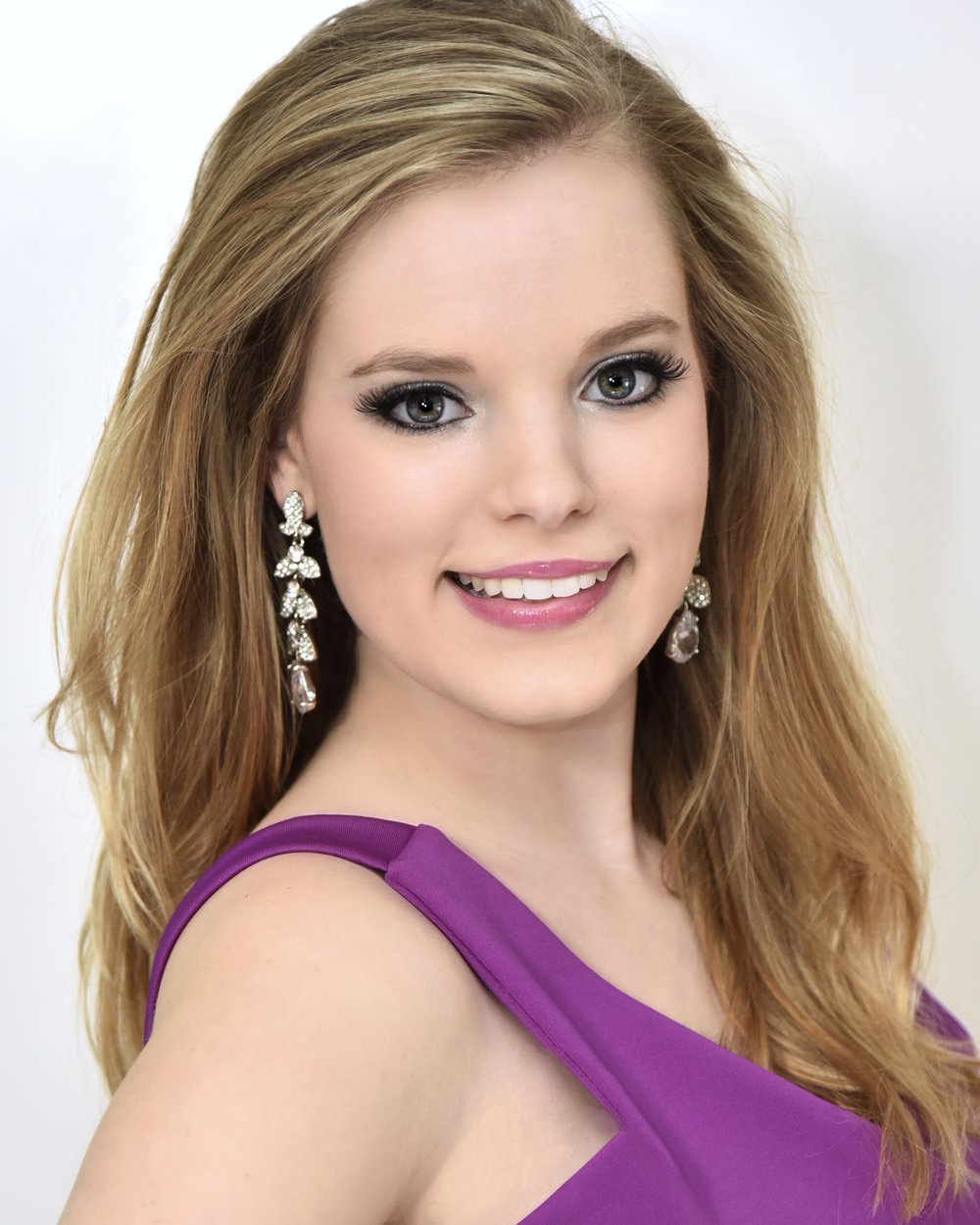 LAUREN MOLELLA Copper City Twitter | Facebook | Blog | Instagram Talent: Ballet en Pointe Platform: Voices of Honor- Salute and Support Our Military